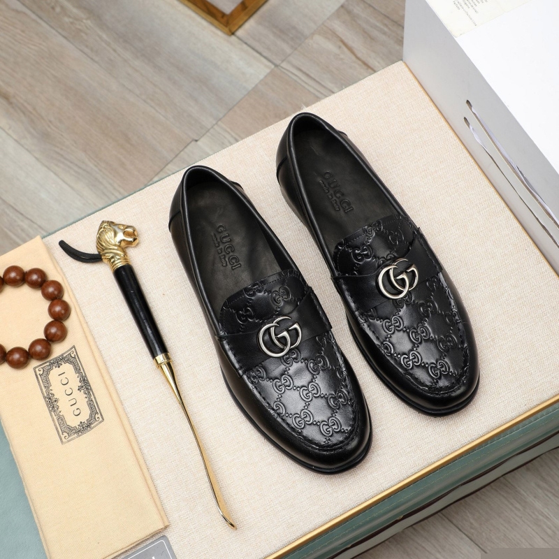 G*u*i leather shoes